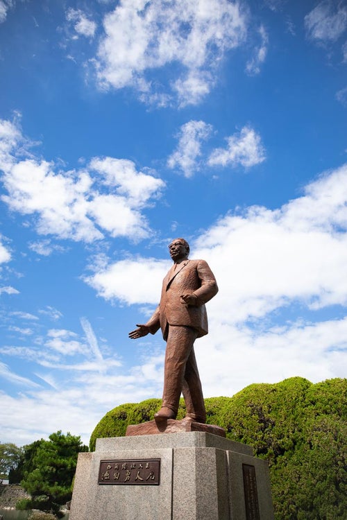 池田勇人の銅像の写真