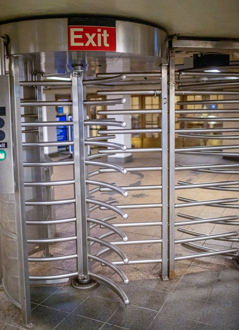 「ニューヨーク地下鉄の改札ゲート」の写真