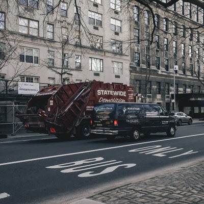 ニューヨークのバス専用レーンの写真