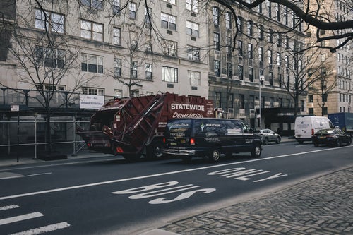 ニューヨークのバス専用レーンの写真