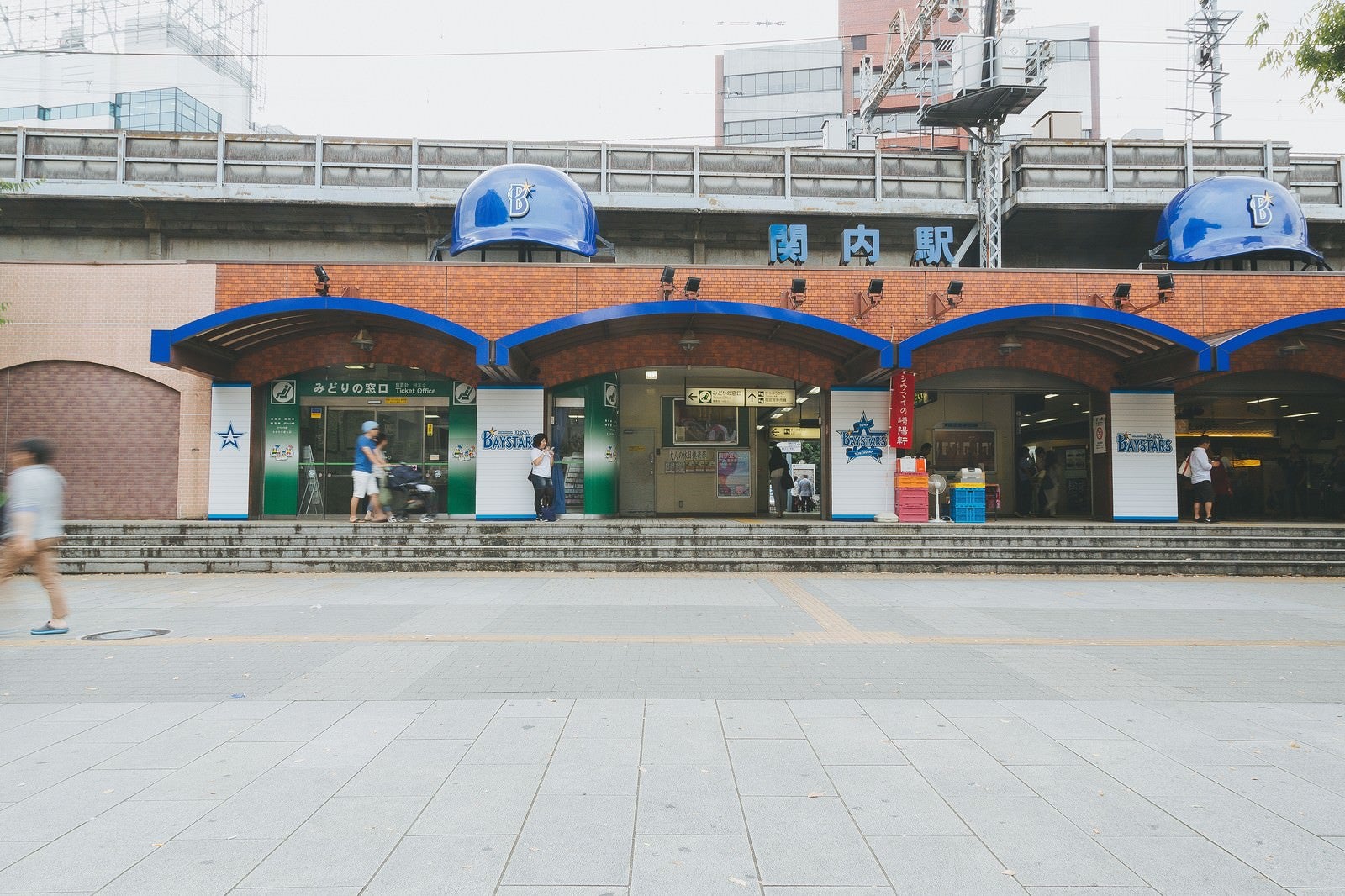 「関内駅前正面」の写真