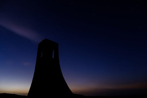 美ヶ原高原のシンボル「美しの塔」（夜景）の写真