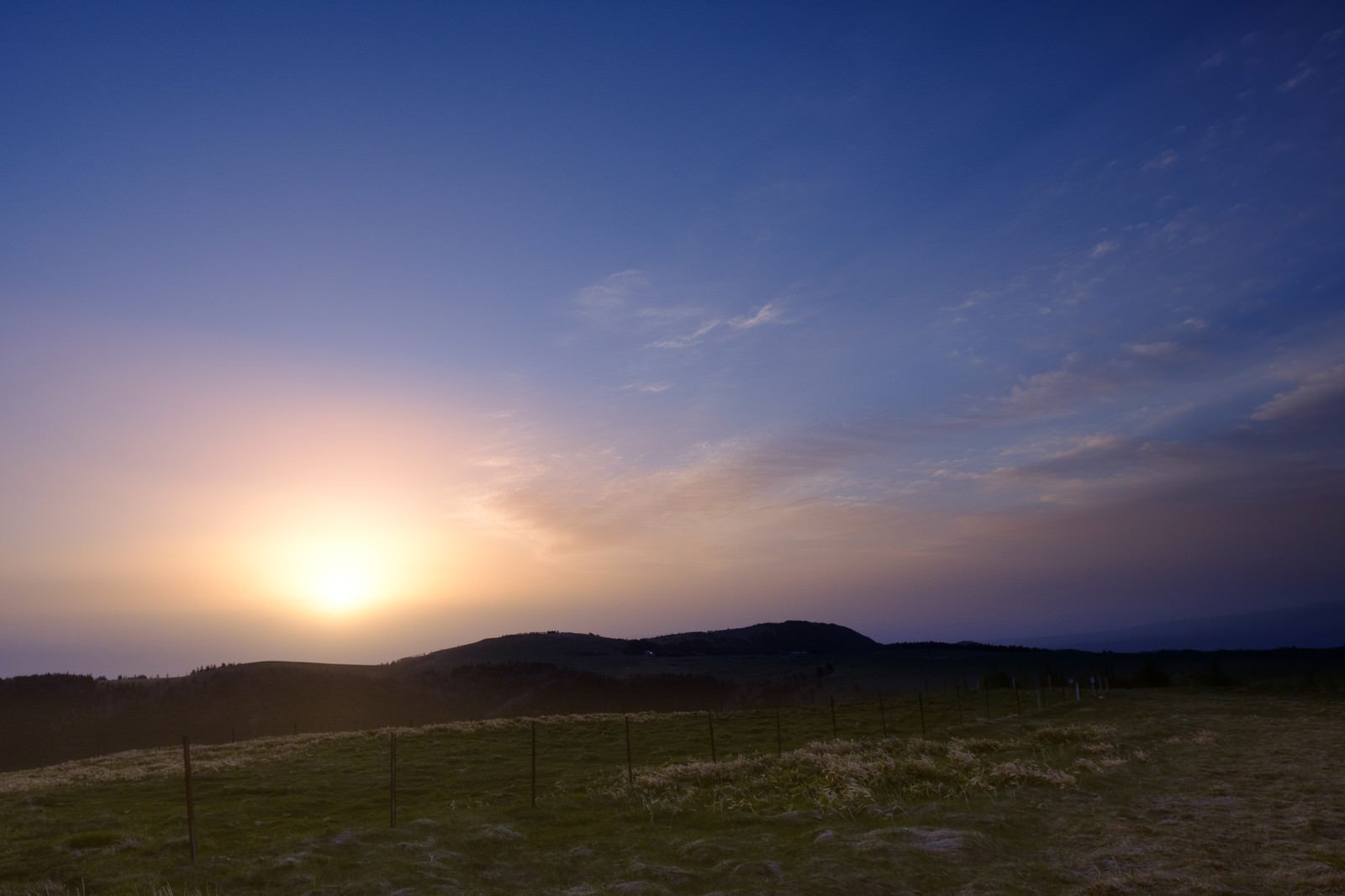 「日が暮れる直前の美ヶ原高原」の写真