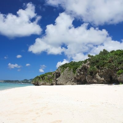 沖縄の砂浜と海の写真