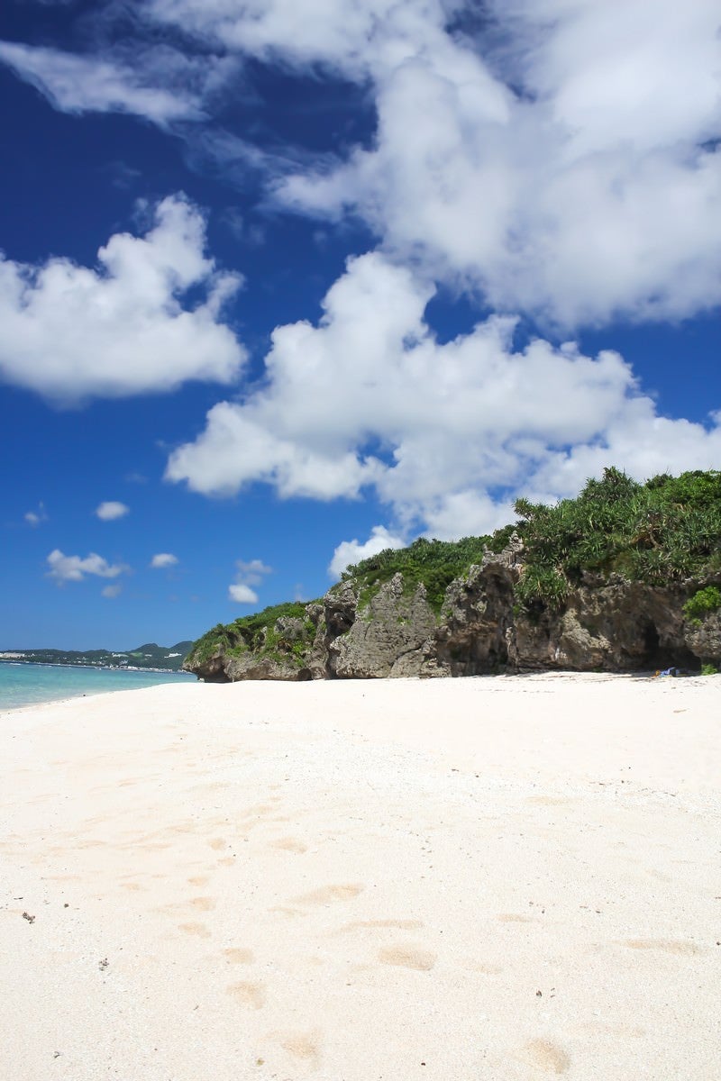 「沖縄の砂浜と海」の写真