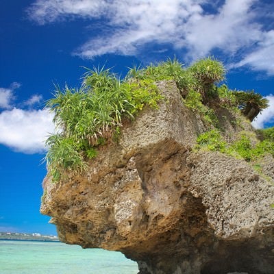 瀬底島の岩の写真