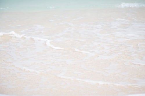 砂浜の波の写真