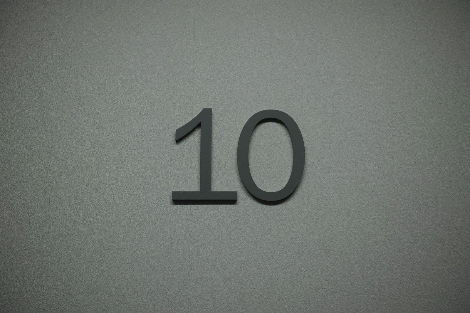 「壁の「10」」の写真
