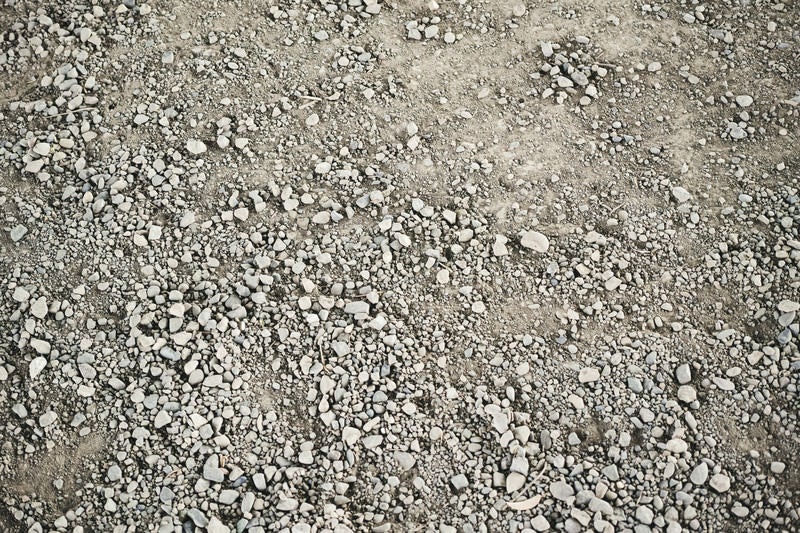 カラカラに乾いた地面の土（テクスチャ）の写真