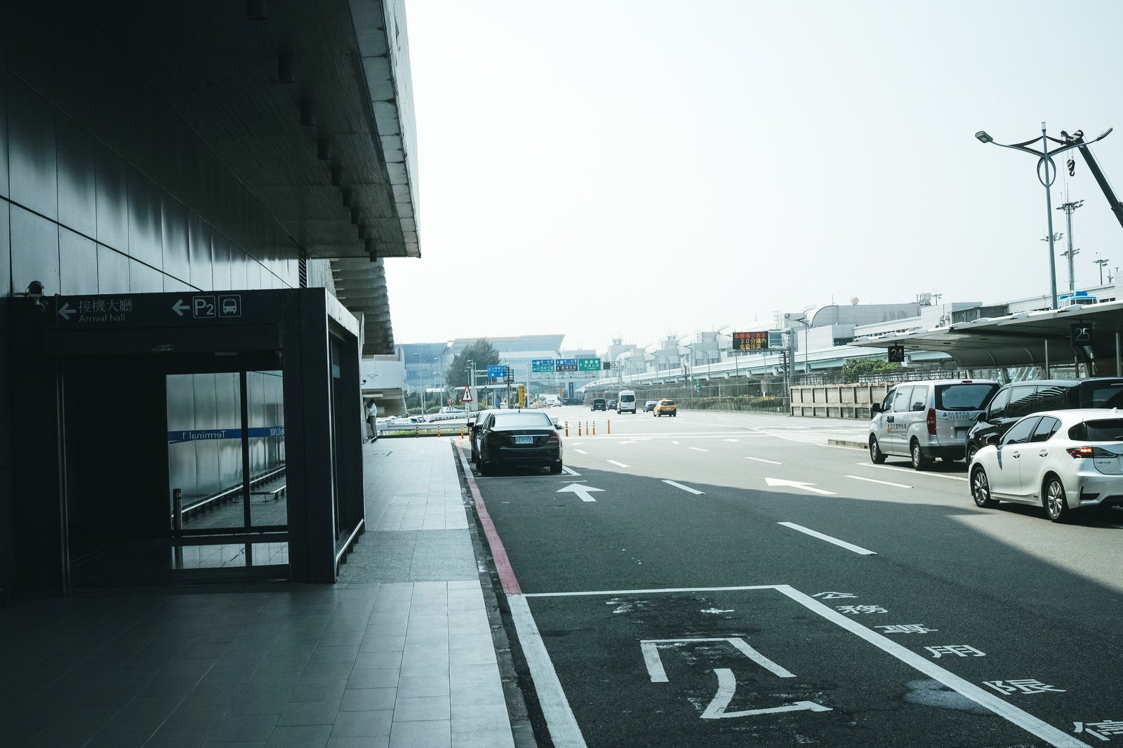 「台湾桃園国際空港のターミナル」の写真