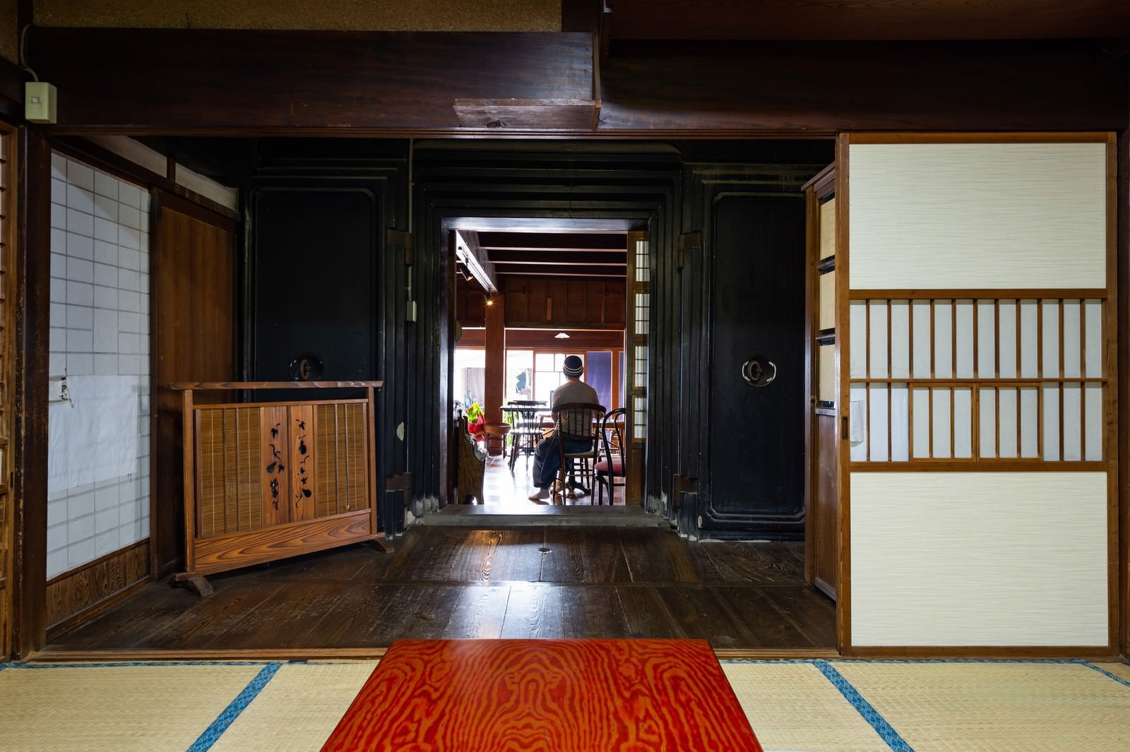 「蔵の扉から続く古民家カフェ（千葉県一宮町）」の写真