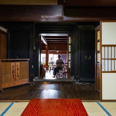蔵の扉から続く古民家カフェ（千葉県一宮町）の写真