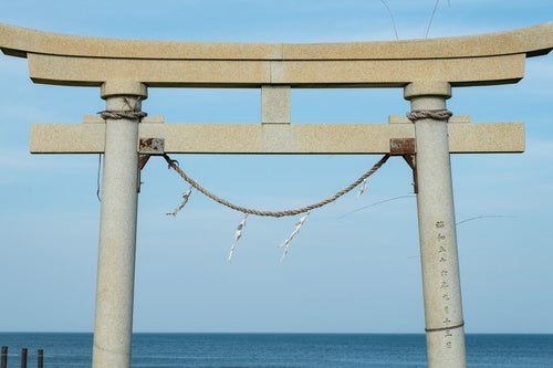 釣ヶ崎海岸の鳥居（千葉県一宮町）の写真