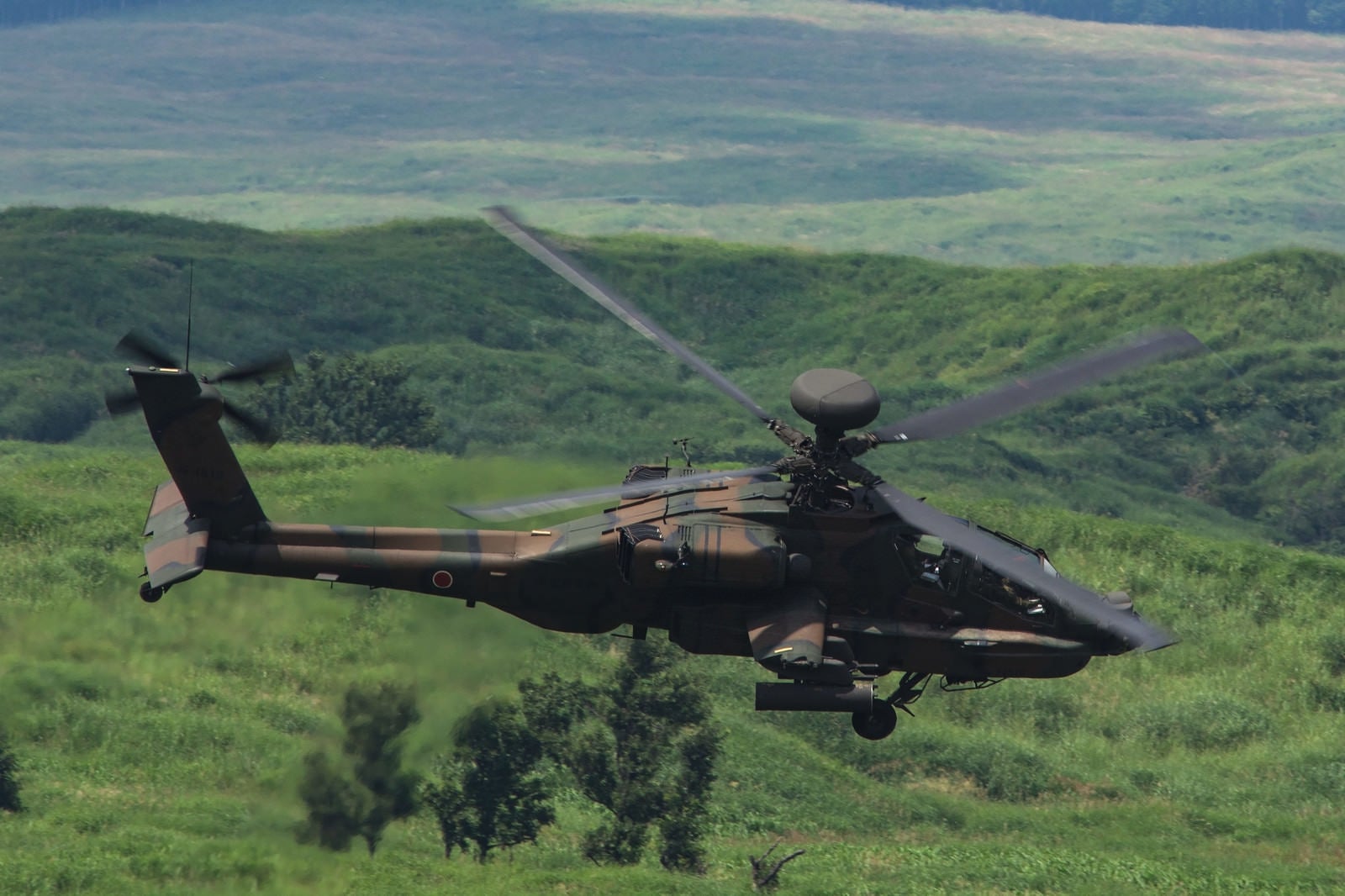 「攻撃ヘリコプターアパッチ（AH-64）」の写真