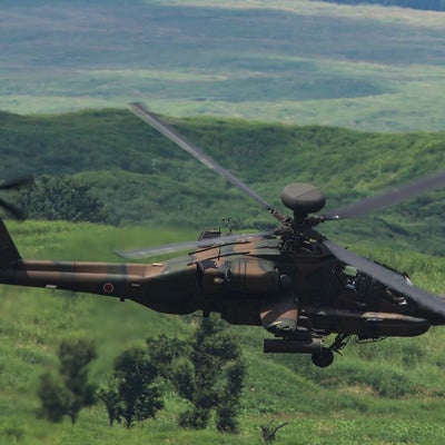 攻撃ヘリコプターアパッチ（AH-64）の写真