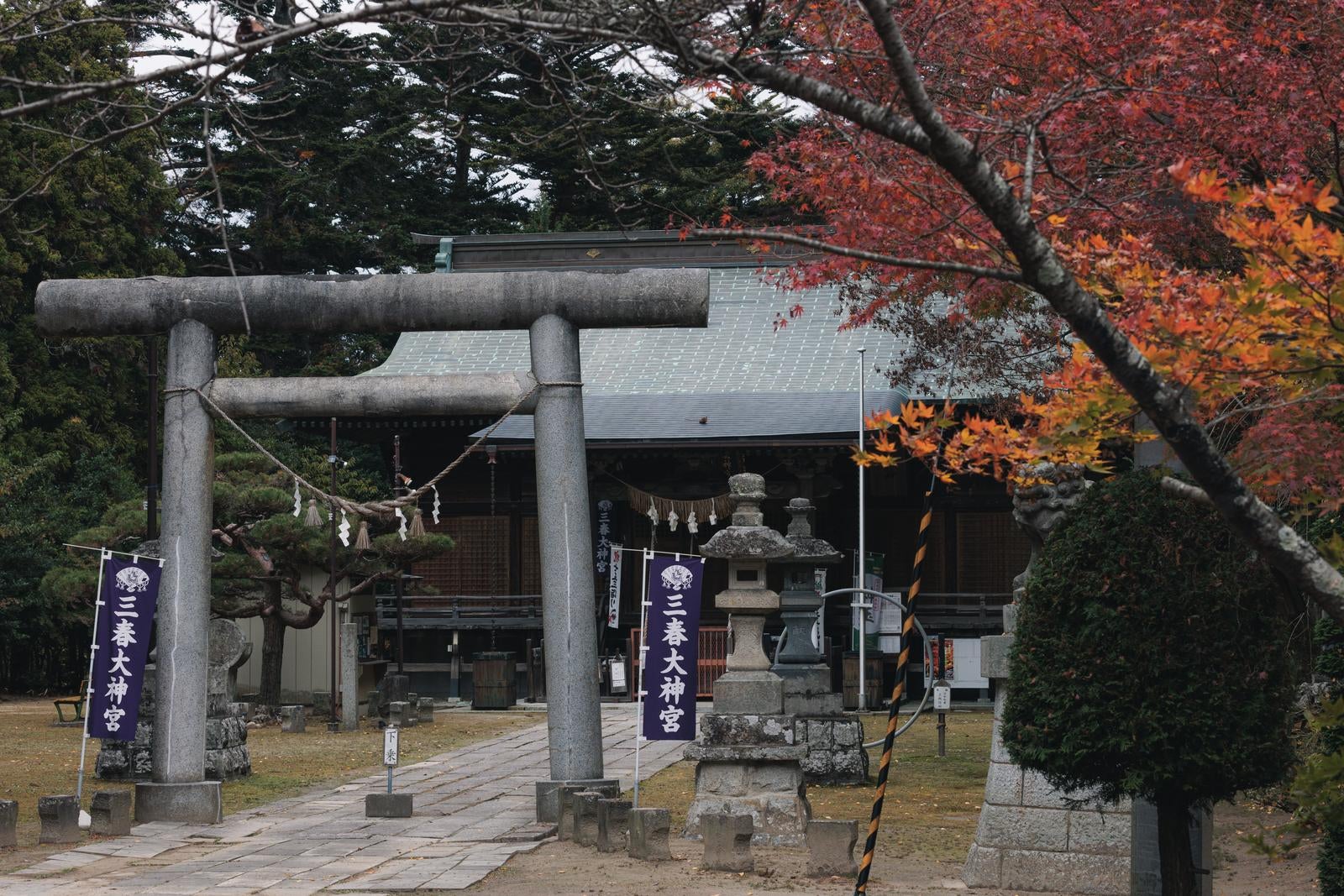 「三春神社の境内鳥居」の写真