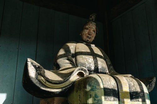 古殿八幡神社の像の写真