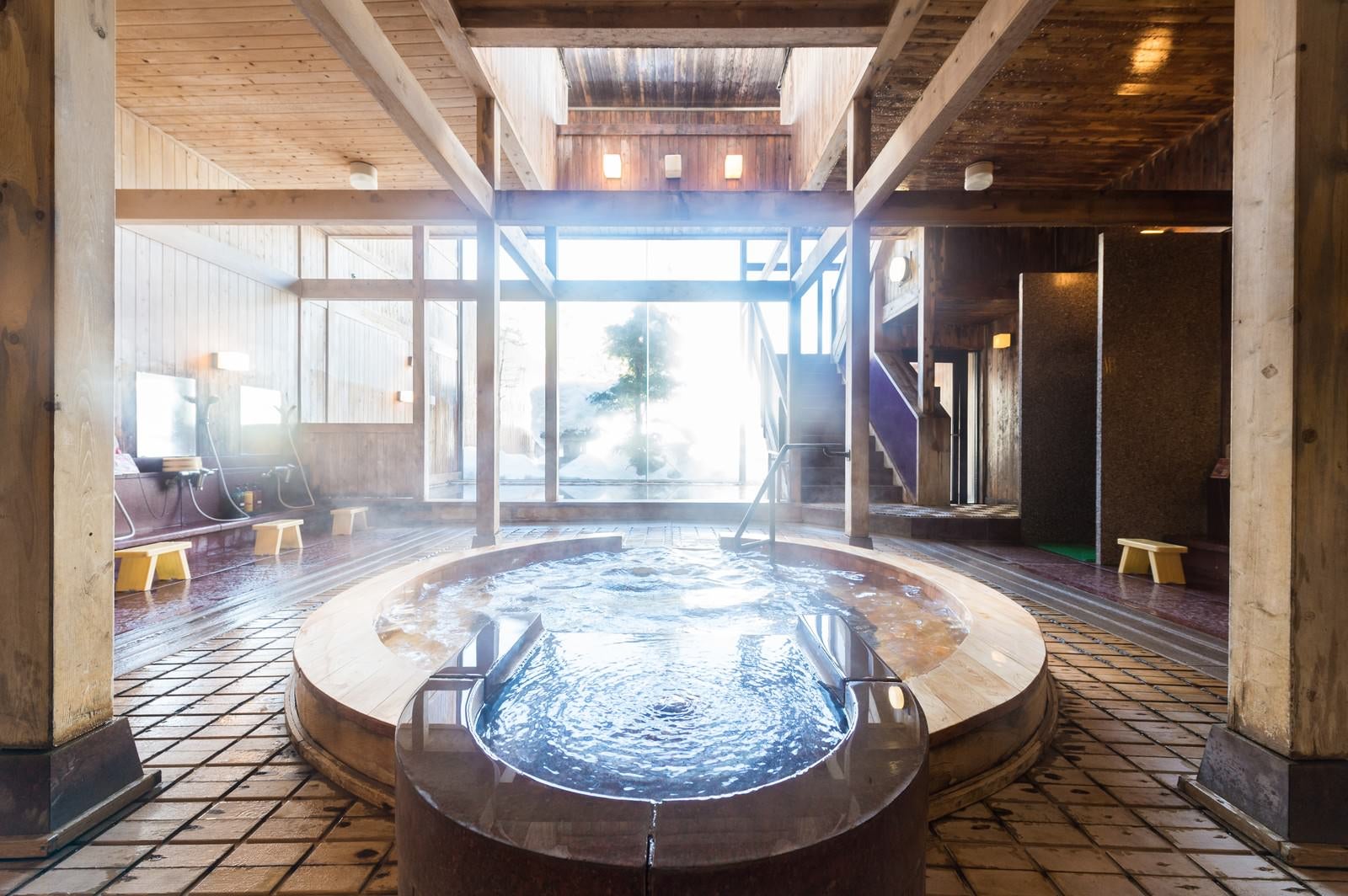 「「岡田旅館」の源泉かけ流しジャグジー温泉」の写真