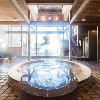 「岡田旅館」の源泉かけ流しジャグジー温泉の写真