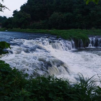 伊南川の乙字ヶ滝の流れの写真