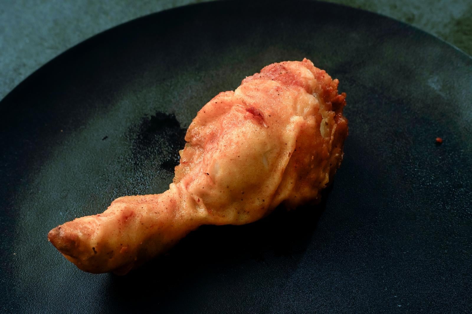 「揚げたてのドラムスティック（フライドチキン）」の写真