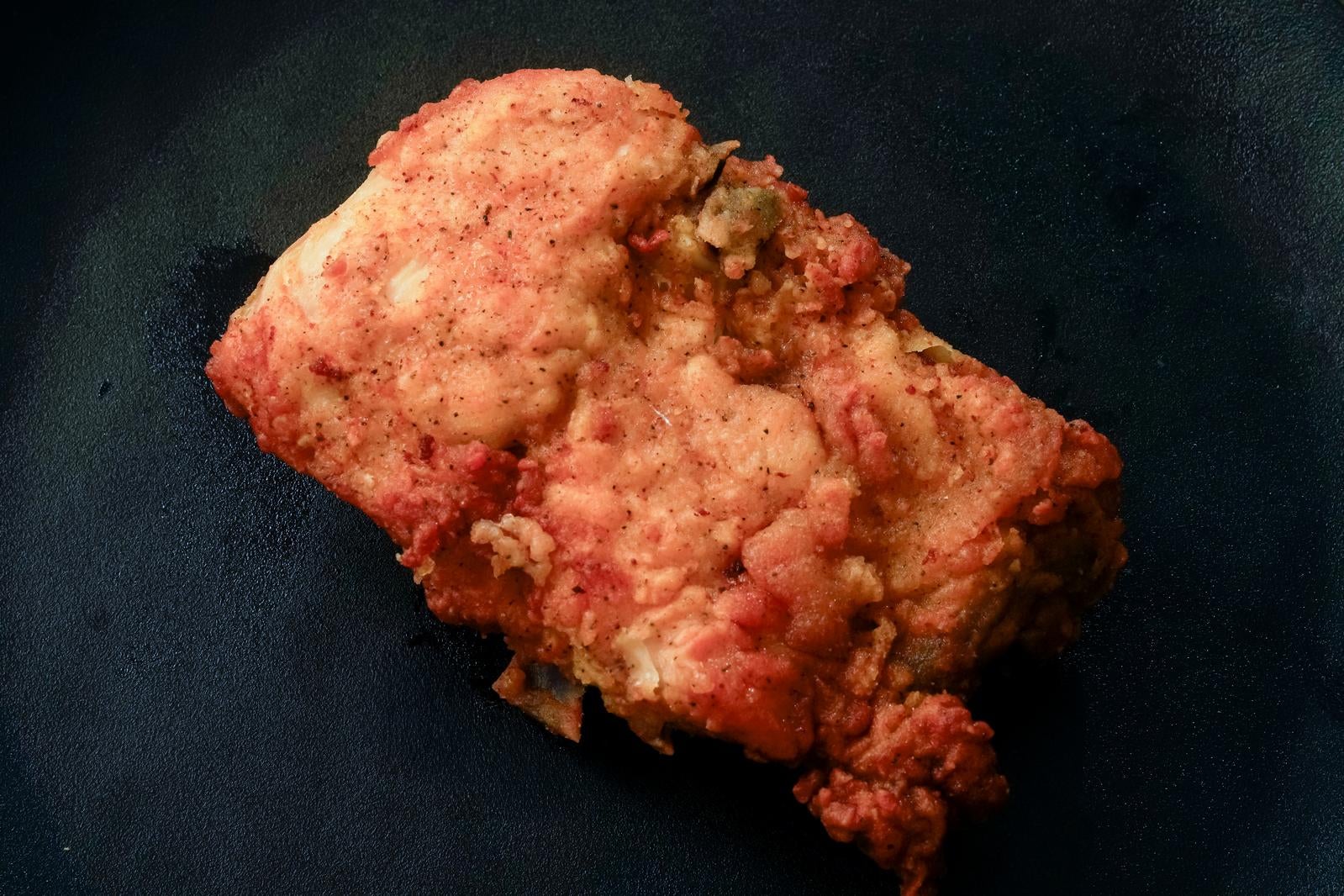 「こんがり揚がったジューシーチキン（リブ）」の写真