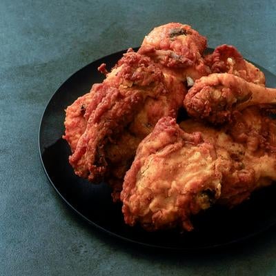 サクサク衣のフライドチキンの写真