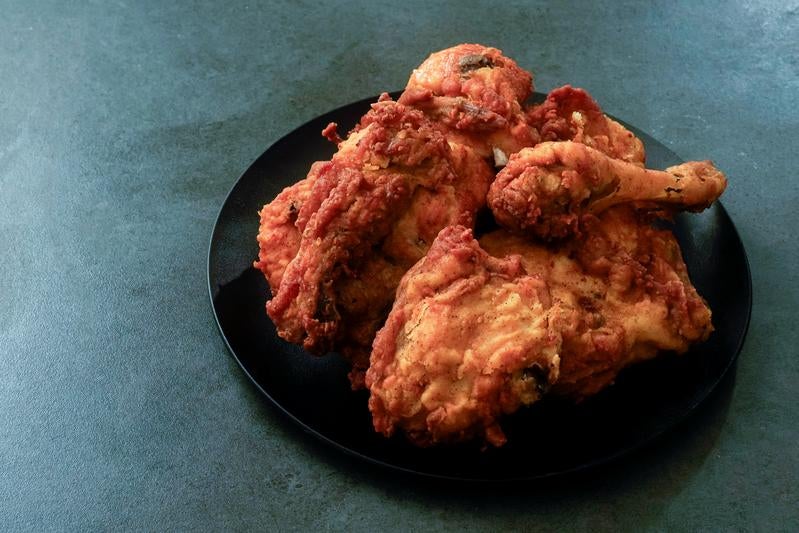 サクサク衣のフライドチキンの写真