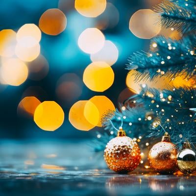 クリスマスツリーを輝かせるイルミネーションの写真