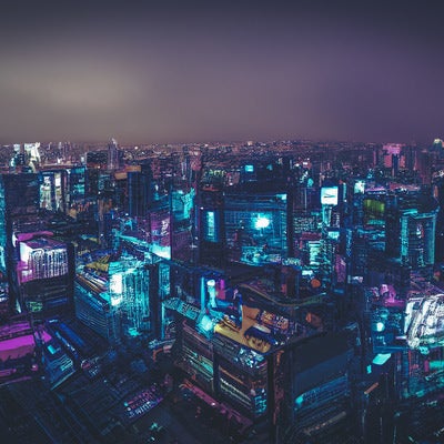 薄暗いネオンの都市の写真