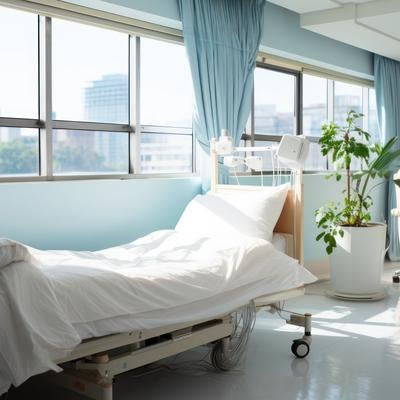移動式のベッドと病室の写真