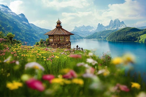 湖畔を眺める小屋の写真