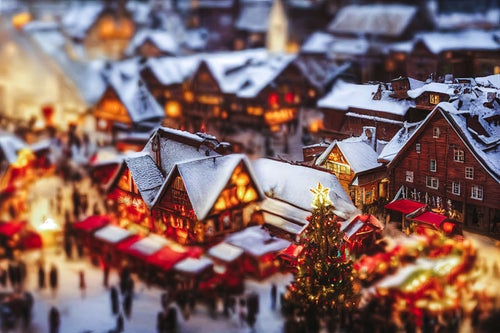 煌びやかにライトアップされたクリスマス一色の街の様子の写真