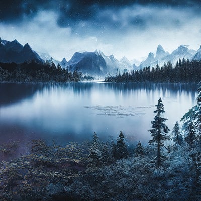 雪化粧の美しさを彩る凍った湖面の写真