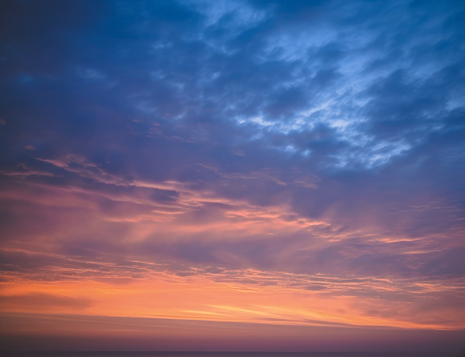 「静かな夕焼け空」の写真