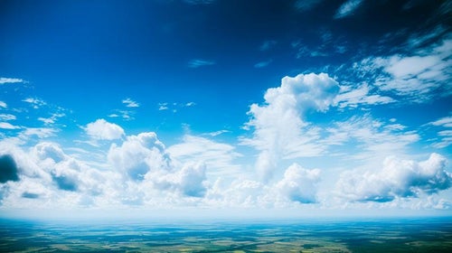 青空に広がる入道雲の写真