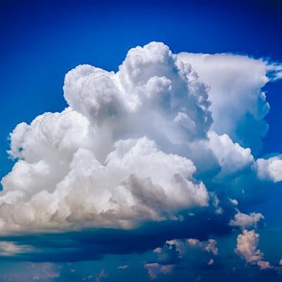 大きな積乱雲が浮かぶの写真