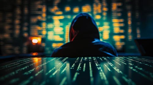 セキュリティホール（脆弱性）をついて侵入するハッカーの写真