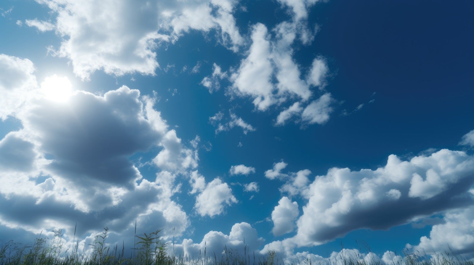 日差しがつよい夏日の雲の無料AI画像素材 - ID.85988｜ぱくたそ