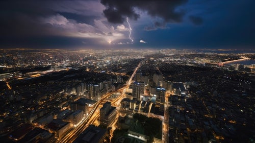 大都市に雷が落ちるの写真
