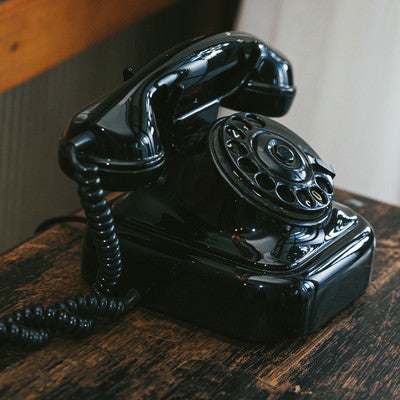 昔なつかしい黒電話の写真