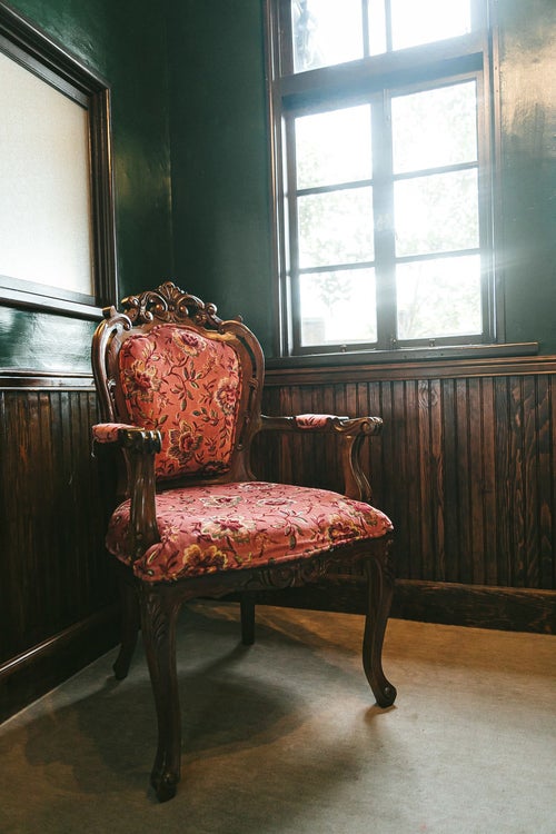 洋室の椅子の写真