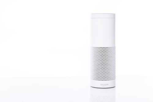 音声アシストが可能なスマートスピーカー（Amazon Echo）の写真