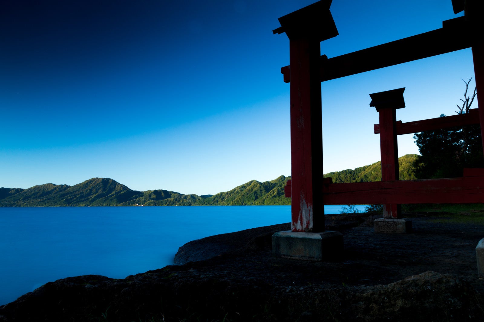 「田沢湖御座石（たざわこござのいし）」の写真