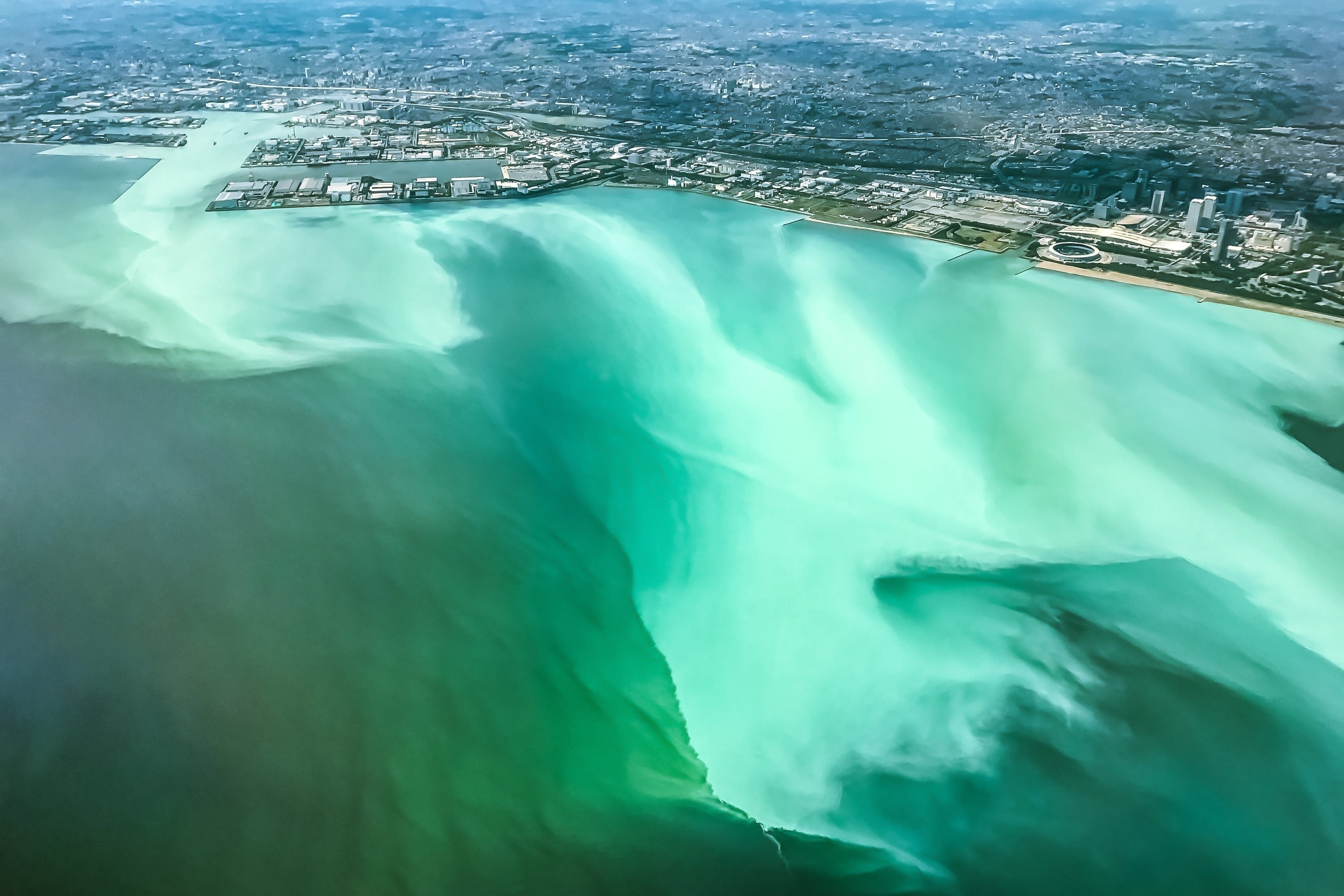 東京湾の青潮の様子を空撮の無料の写真素材 - ID.19808｜フリー素材