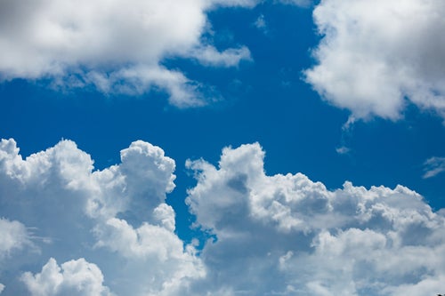 青空とむくむく雲の写真