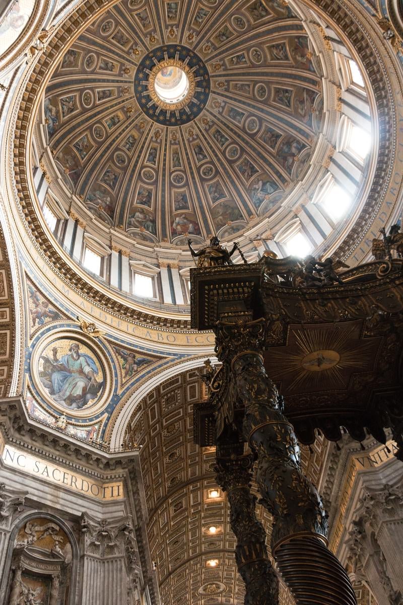 「ブロンズ製の天蓋（サン・ピエトロ大聖堂）」の写真