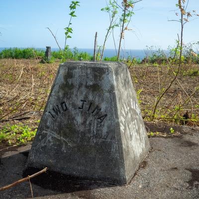 硫黄島に残る米軍基地「NAVAL BASE 3150」の遺構の写真