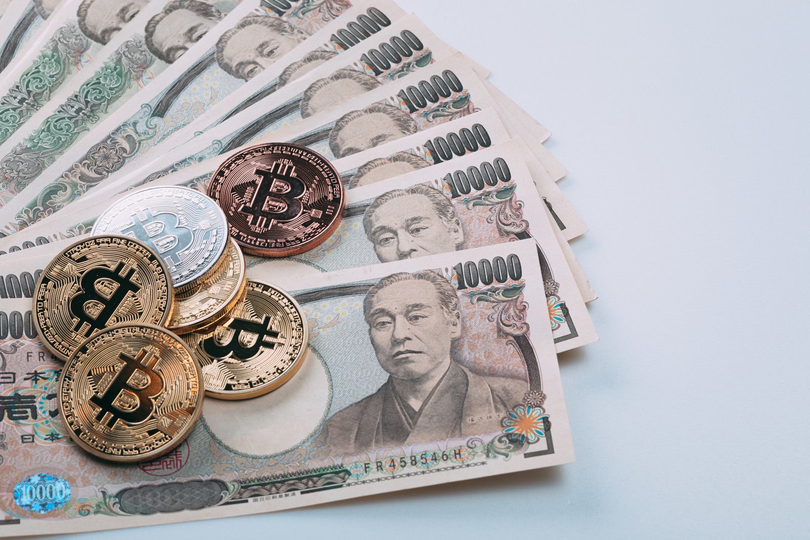 「日本円からビットコインにリスクヘッジ」の写真
