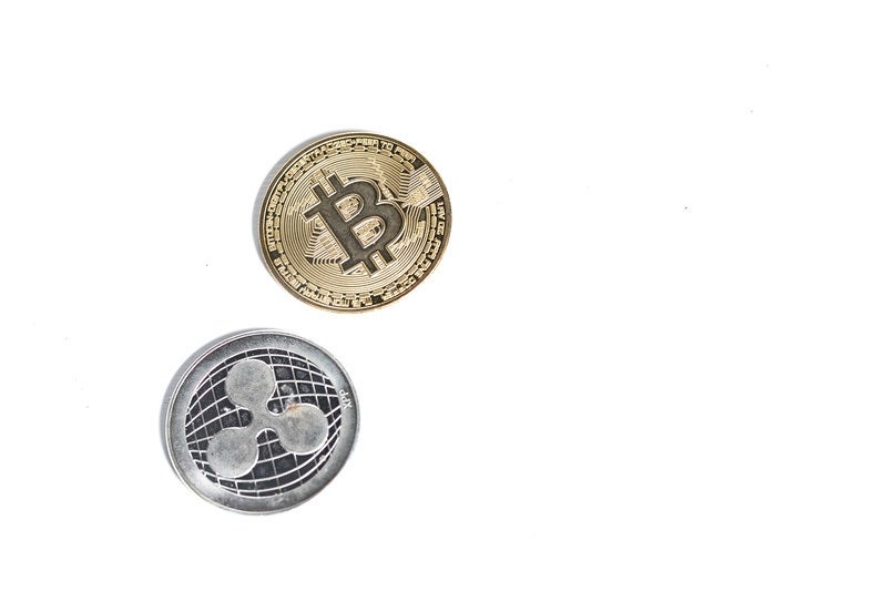 ビットコインとリップルの写真